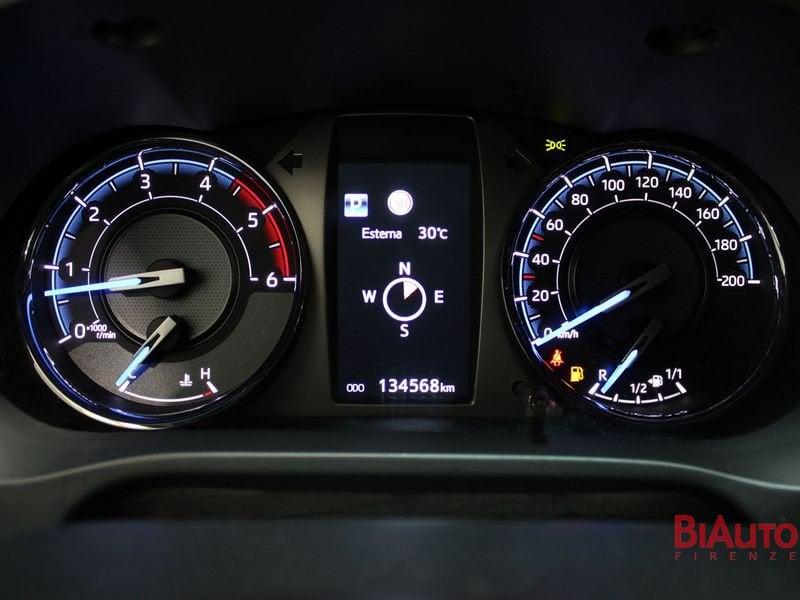 Toyota Hilux 2.8 D A/T 4WD 4 porte Double Cab Invincible