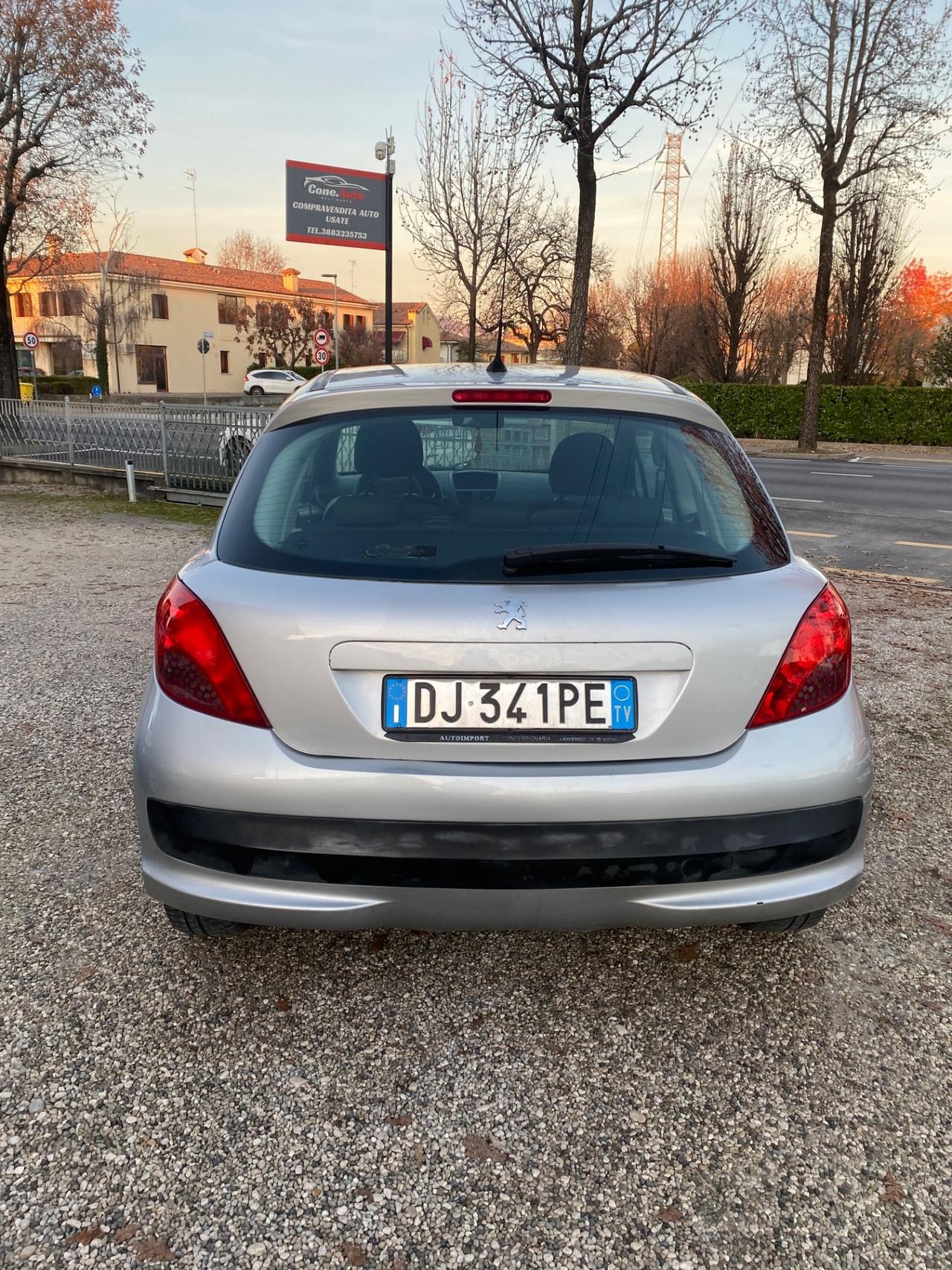 Peugeot 207 1.4 8V 75CV 3p. ONE Line