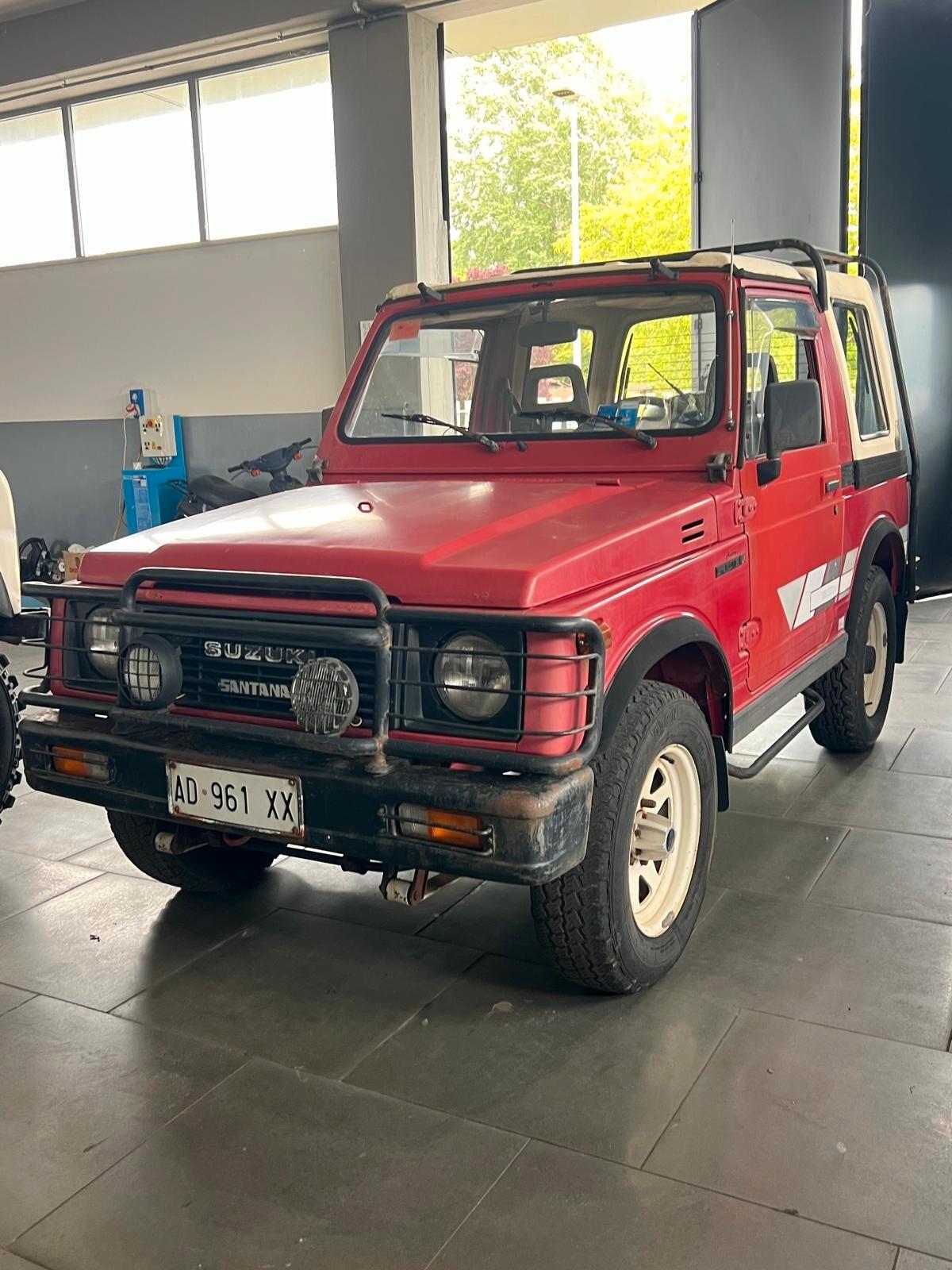 Suzuki SJ 413 SJ413 Berlina De Luxe