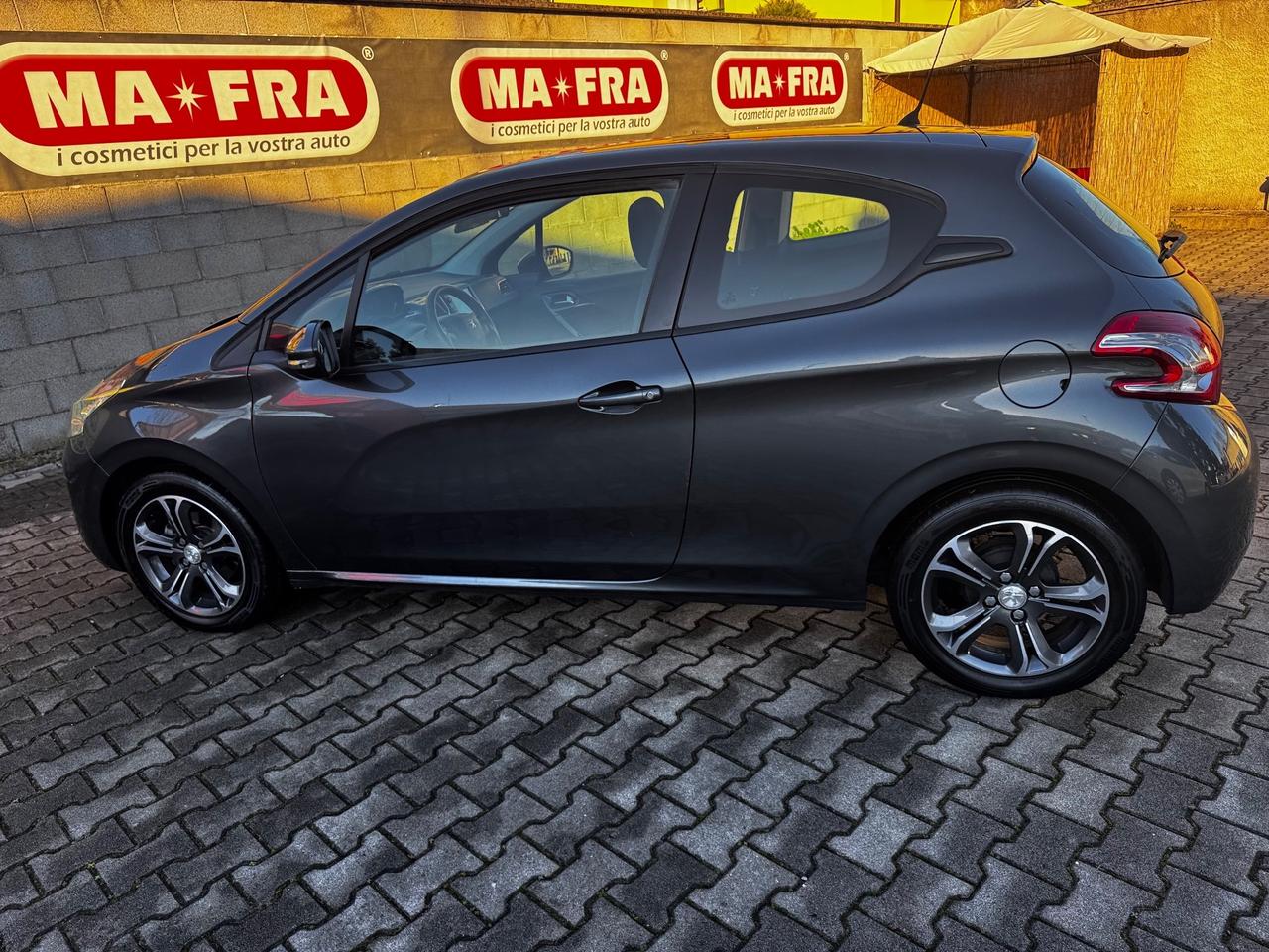 Peugeot 208 1.4 HDi 68 CV 3 porte Allure neopatentati