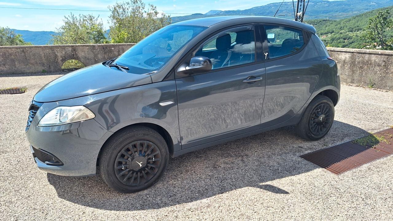 Lancia Ypsilon 0.9 TwinAir 85 CV 5 porte Metano Ecochic Elefantino