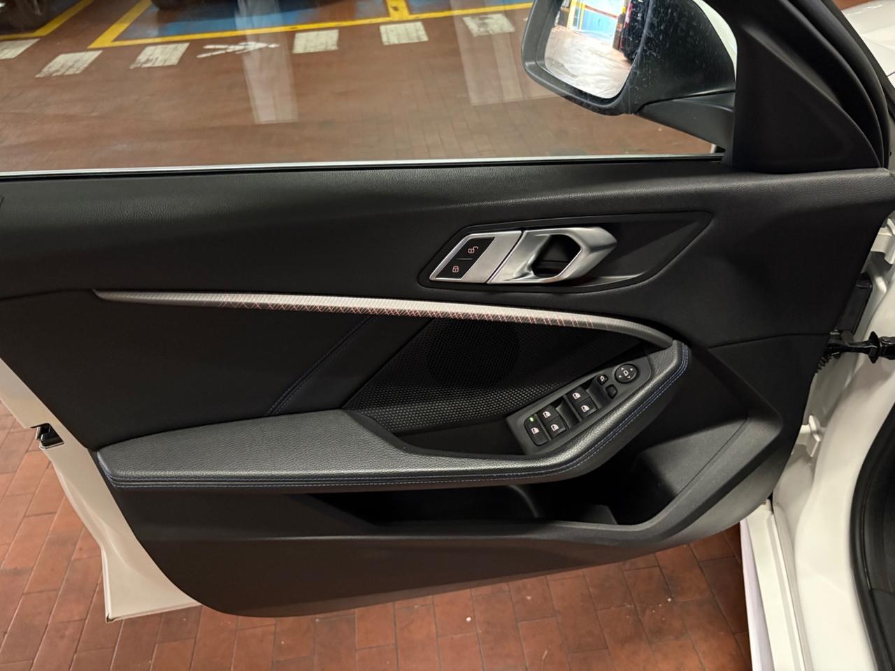 Bmw 120 120i 5p. Msport
