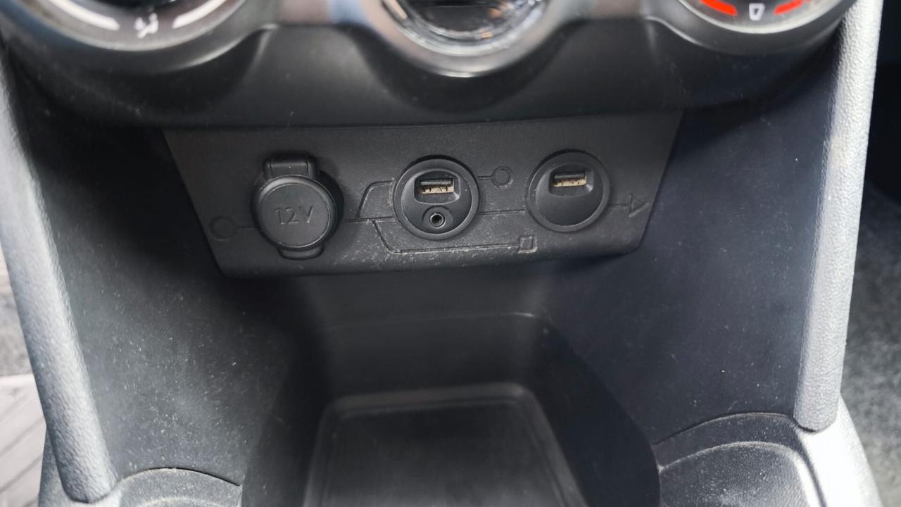 Peugeot 208 1.4 e-HDi 68 CV S&S robotizzato 3 porte Active