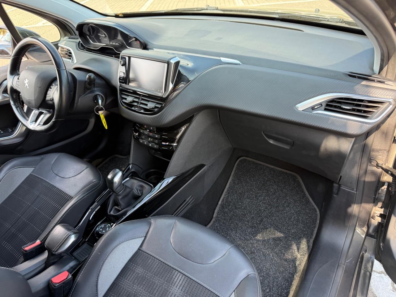 Peugeot 2008 PureTech Turbo 110 S&S*Navi*Pelle*Camera*Cerchi