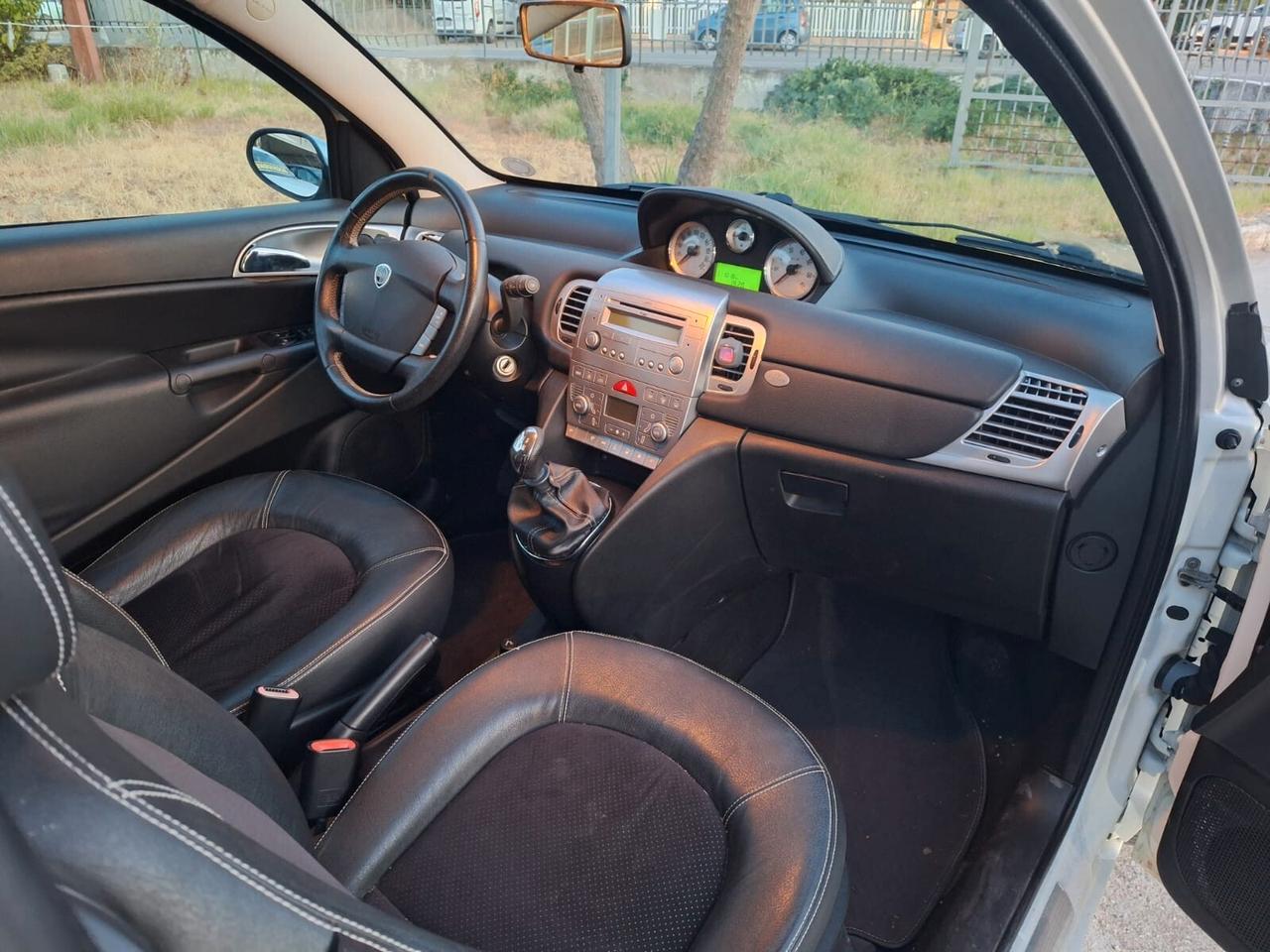 Lancia Ypsilon 1.2 ModaMilano - OK NEOPATENTATI