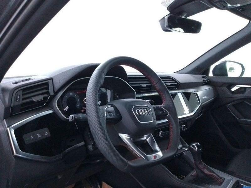 Audi Q3 Sportback 40 2.0 tdi Identity Black quattro 193cv s-tronic