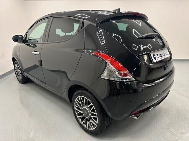 Lancia Ypsilon 1.0 5 porte *NEOPATENTATI*