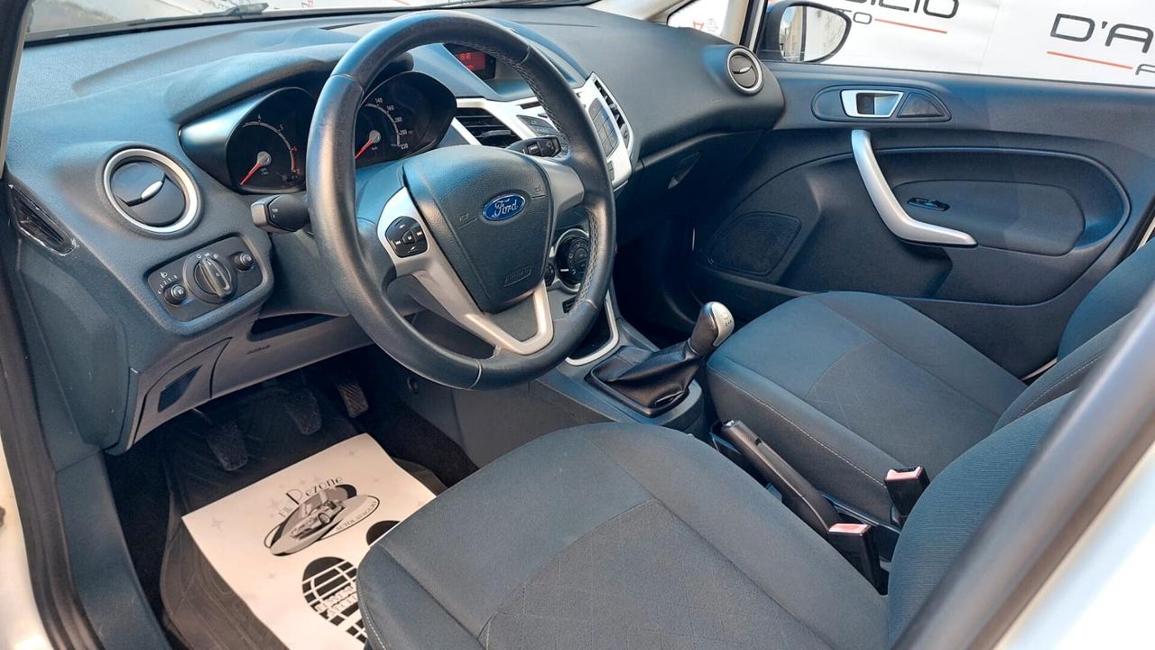 Ford Fiesta 1.4 16V 5p. Bz.- GPL Titanium Bs.