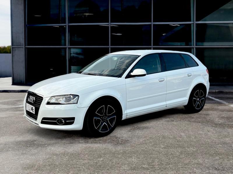 Audi A3 Sportback 1.6 tdi Young Edition 90cv ADATTA NEOPATENTATI