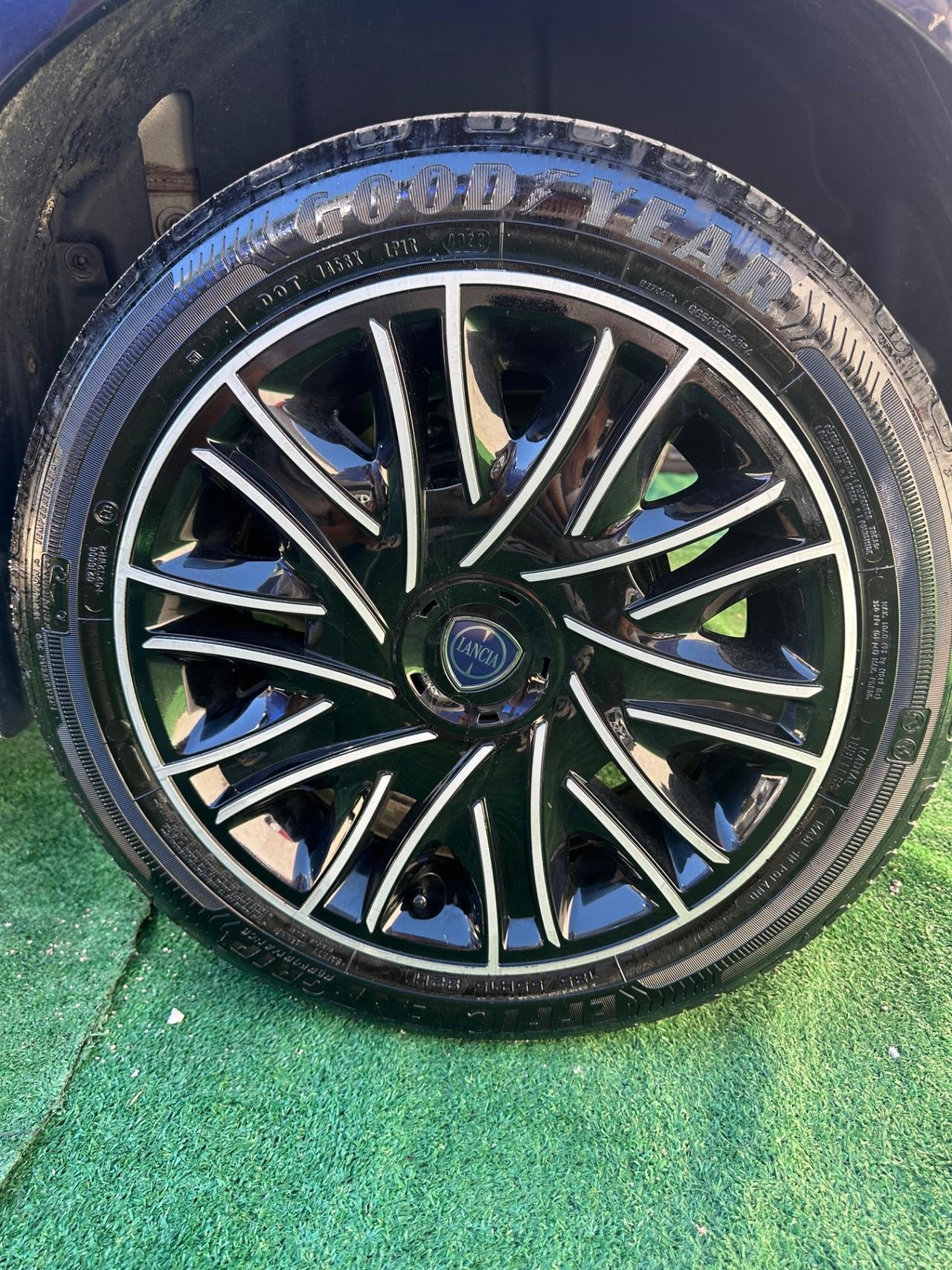 Lancia Ypsilon 1.0 FireFly 5 porte S&S Hybrid Gold