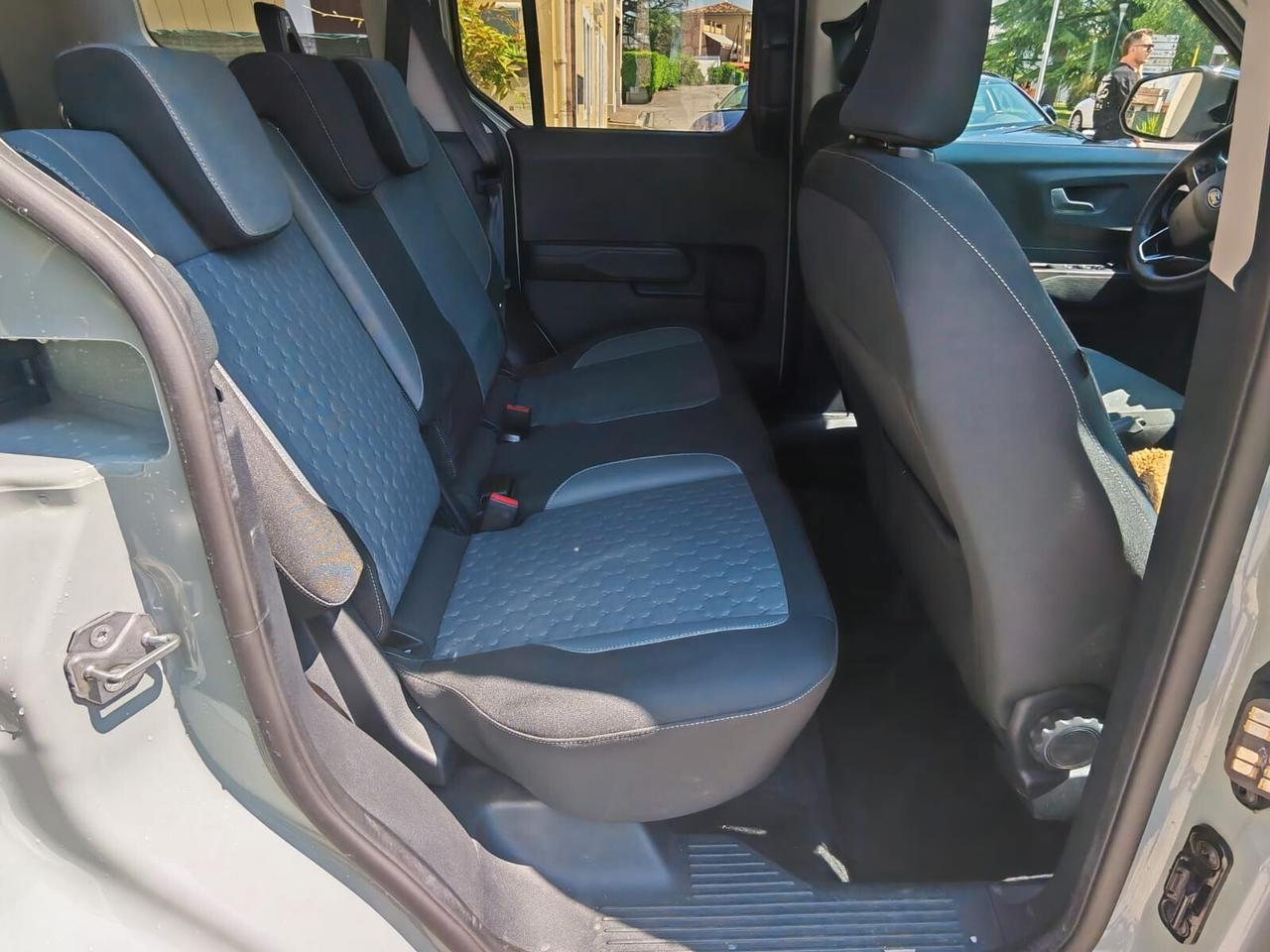 Ford Tourneo Courier 1.0 EcoBoost Powershift Titanium