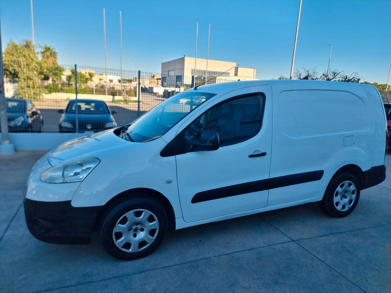 Peugeot PARTNER MAXI PROLUNGATO 3 POSTI