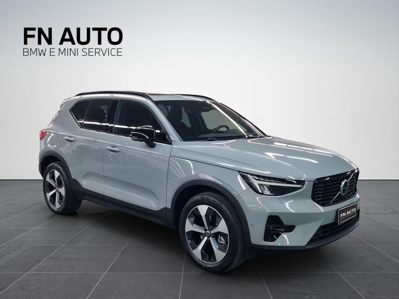 Volvo XC40 B3 automatico Ultimate Dark