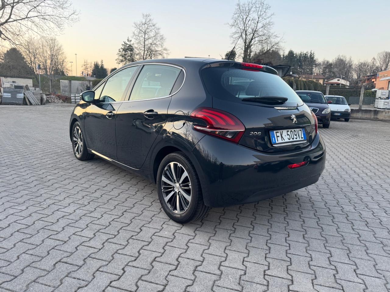Peugeot 208 PureTech 82 5 porte Allure