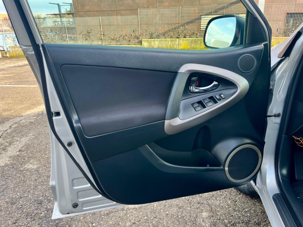 Toyota RAV4 2.2D-4D 155.000km 2007 4x4 perfetta