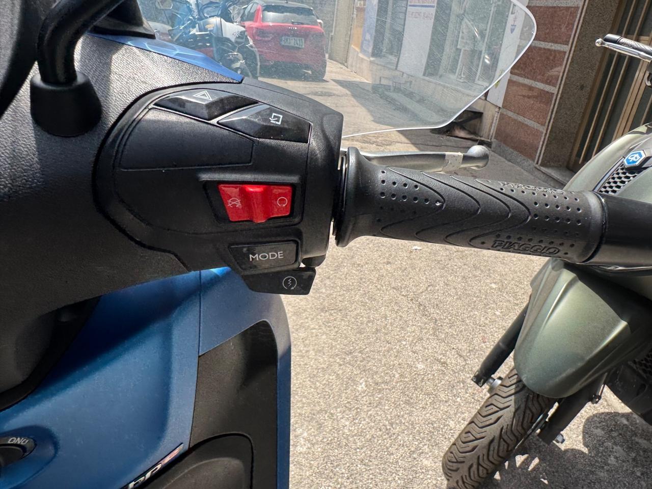 Piaggio Beverly 400 Sport