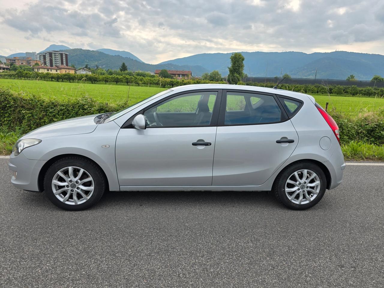 HYUNDAI i30 1.6 CRDi 90CV "ADATTA PER NEOPATENTATI"