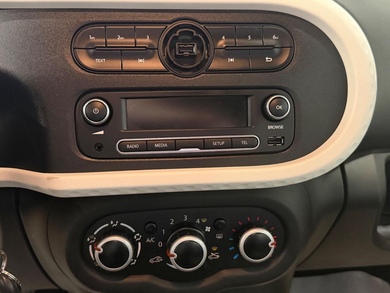 Renault Twingo LIMITED 69 CV MANUALE NEOPATENTATI GARANZIA UNIPRO