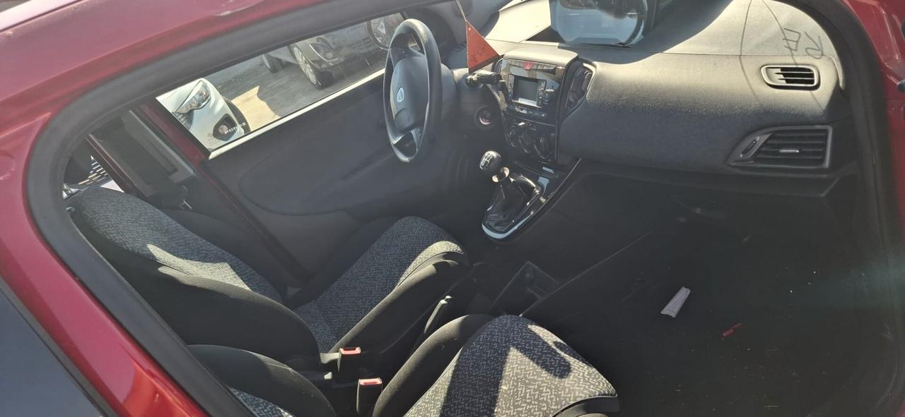 2019 GPL Lancia Ypsilon 1.2 69 CV 5 porte GPL Ecochic Black and Noir