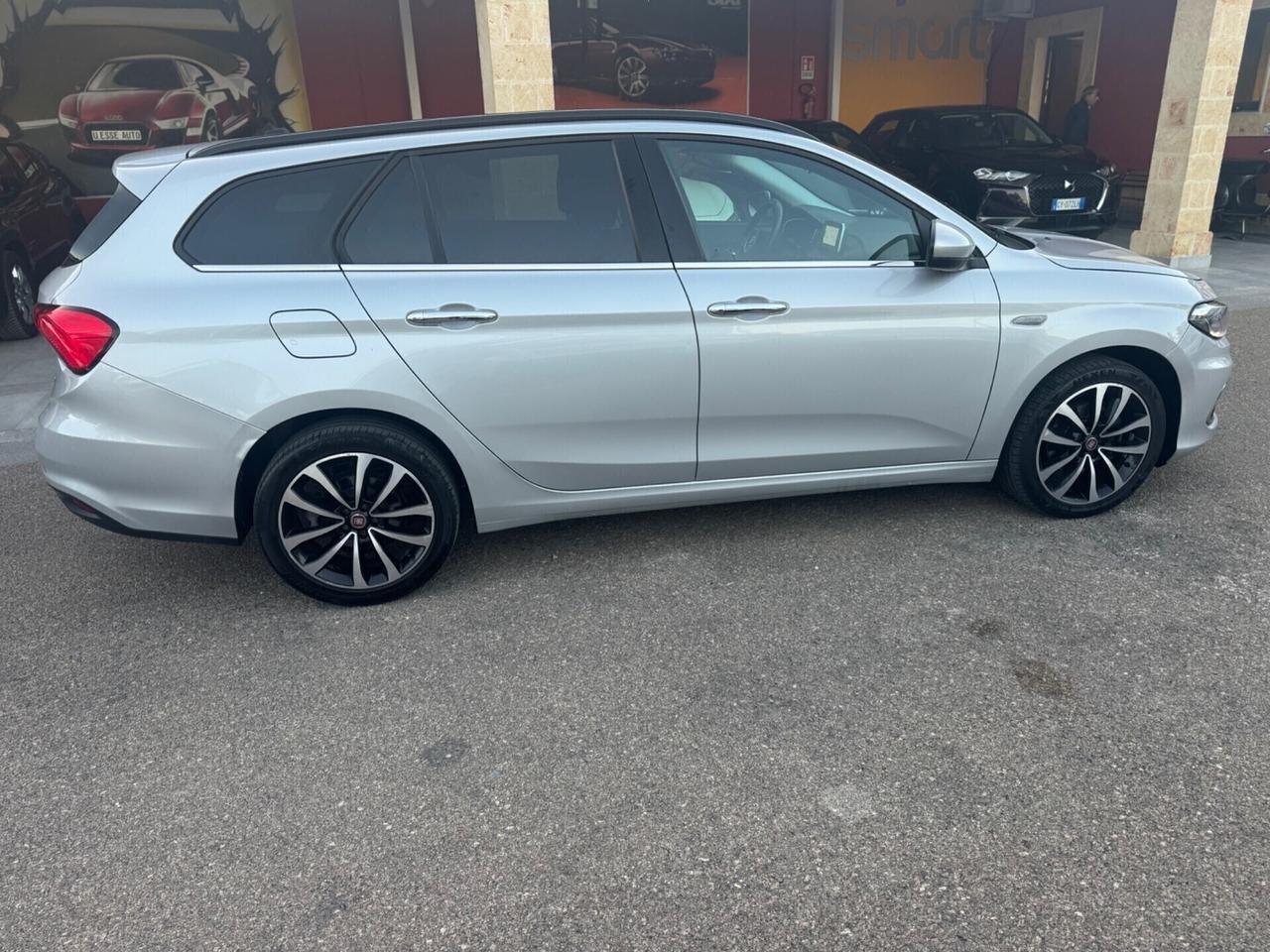 Fiat Tipo 1.6 Mjt SW Lounge Navi Retro Carplay