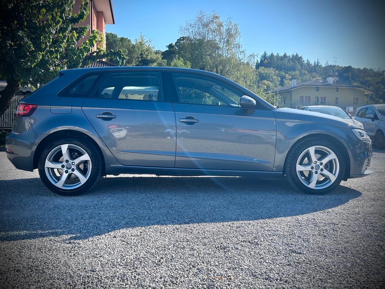 Audi A3 SBK 1.6 TDI Sport - NEOPATENTATI
