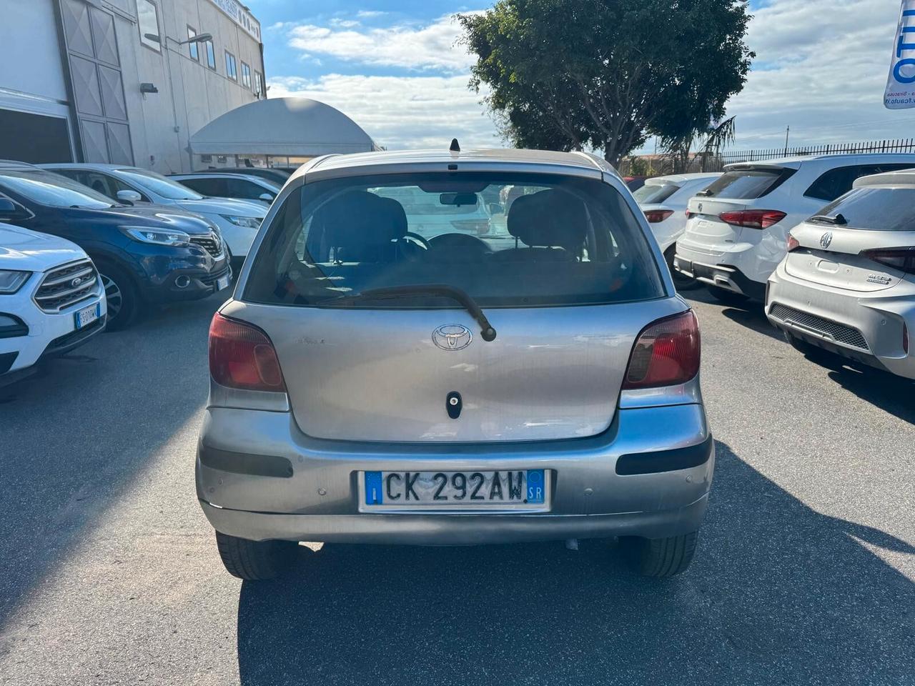 Toyota Yaris 1.0i VETTURA IN BUONE CONDIZIONI