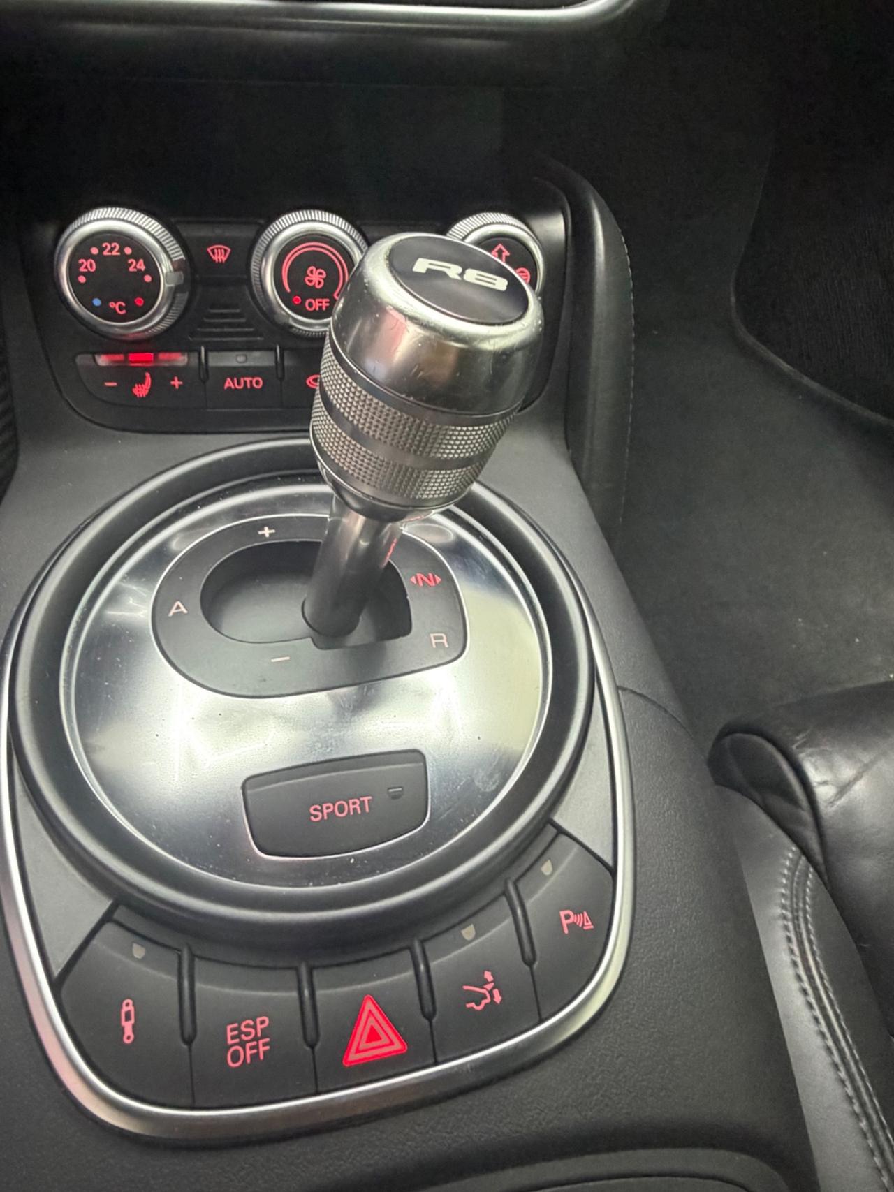 Audi R8 4.2 V8 FSI quattro R tronic