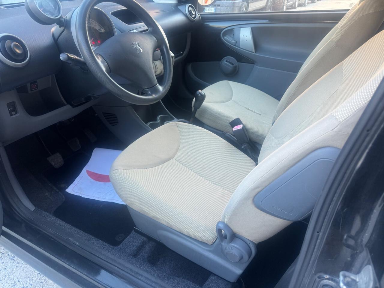 Peugeot 107 1.0 68CV 3p. Sweet Years 2006