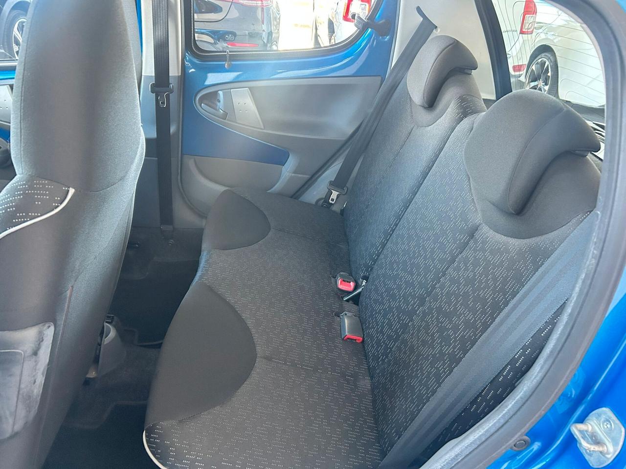 Peugeot 107 1.0b X NEOPATENTATI 2011