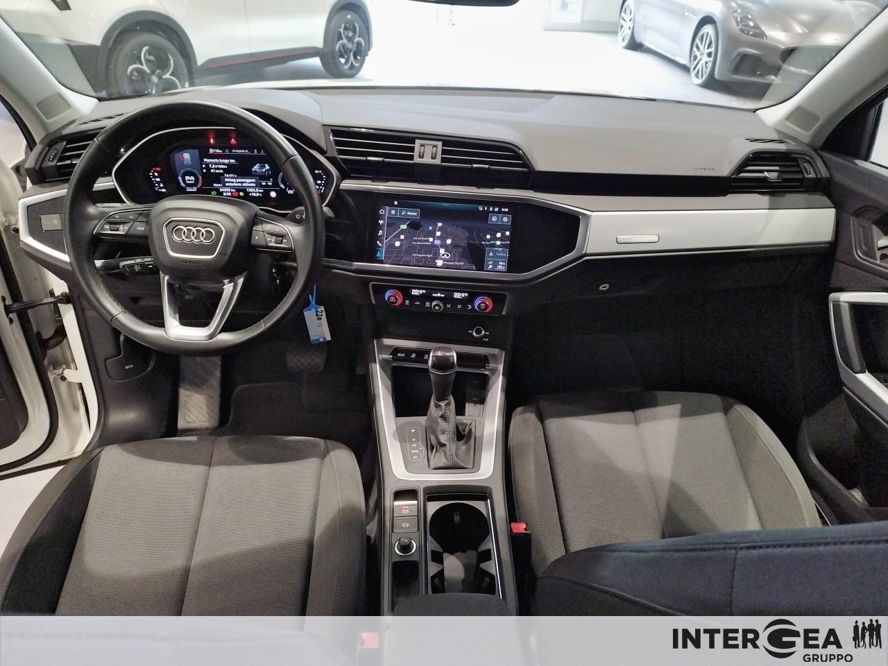 AUDI Q3 35 2.0 tdi Business s-tronic