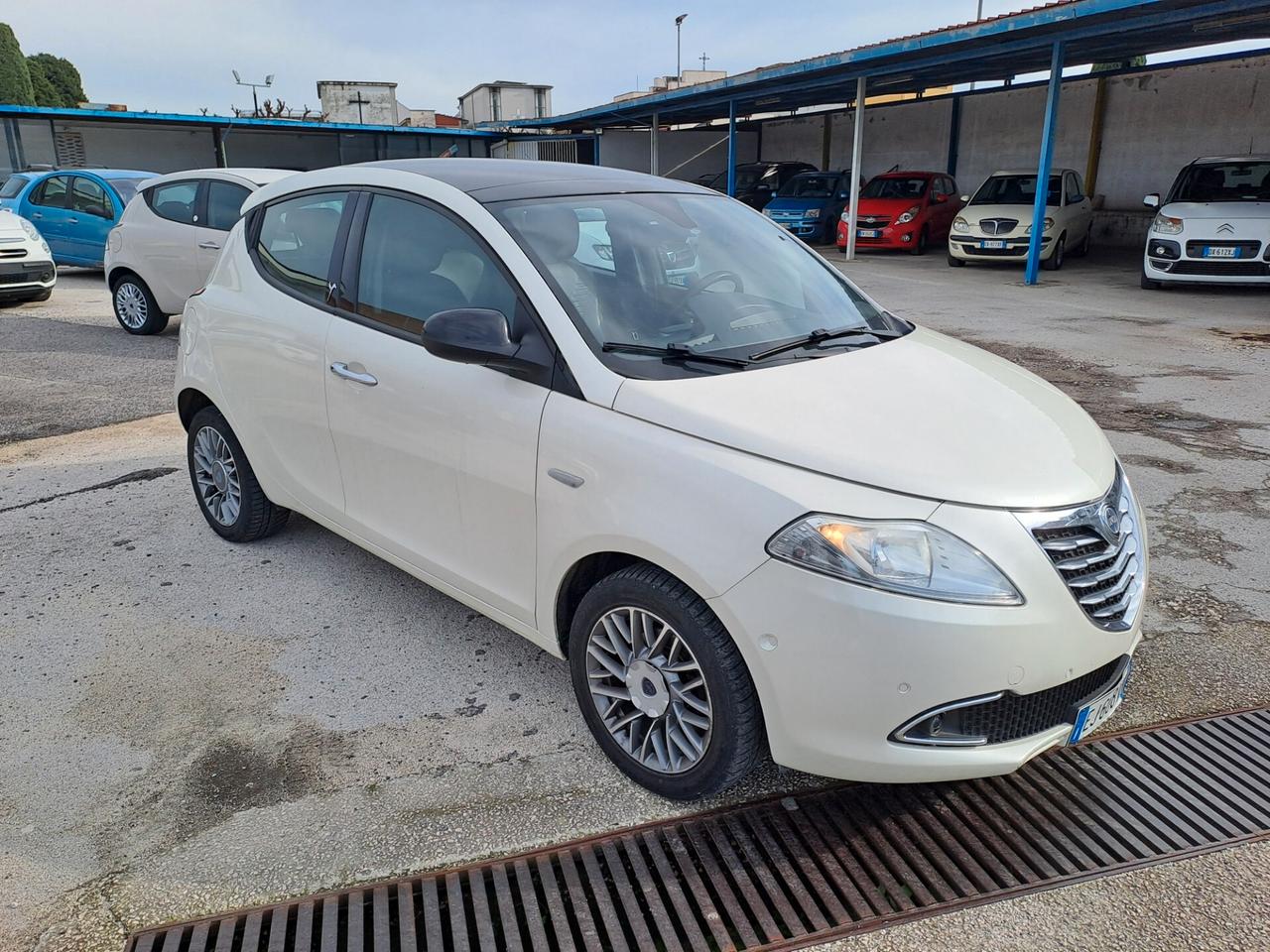 Lancia Ypsilon 0.9 benzina strafull