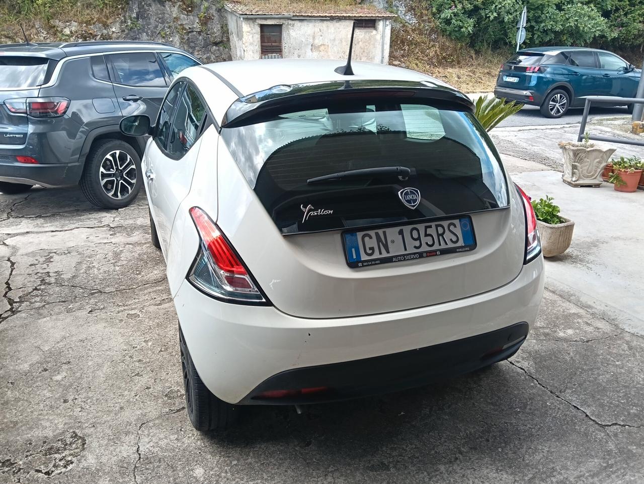 Lancia Ypsilon 1.0 FireFly 5 porte S&S Hybrid Silver