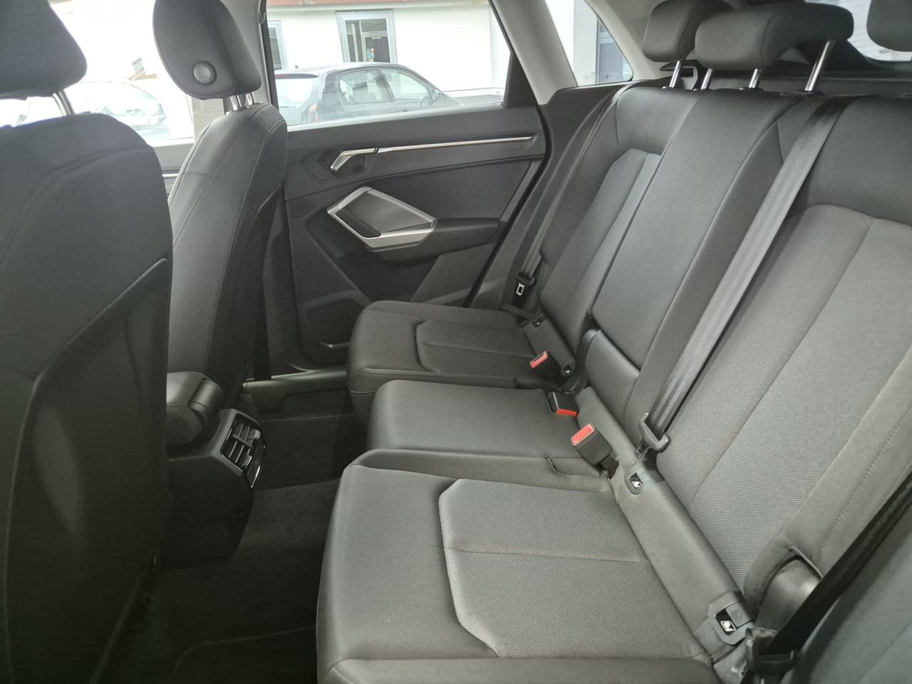 Audi Q3 35 TDI S tronic Business