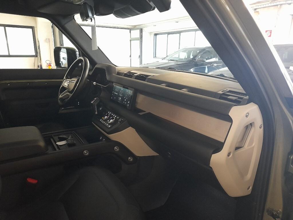 LAND ROVER Defender (2019) Defender 110 3.0D I6...