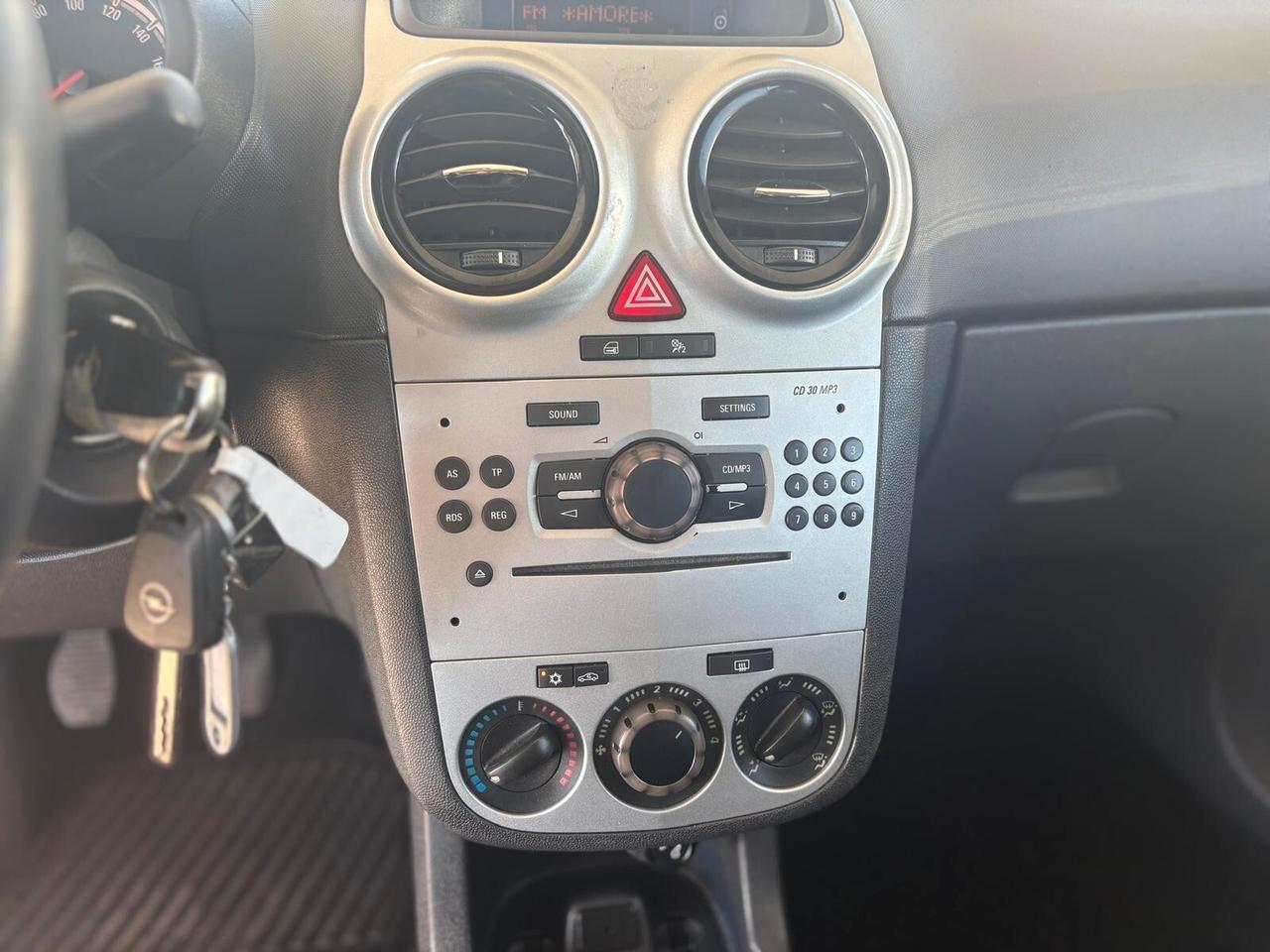 Opel Corsa 1.2 3 porte b-color