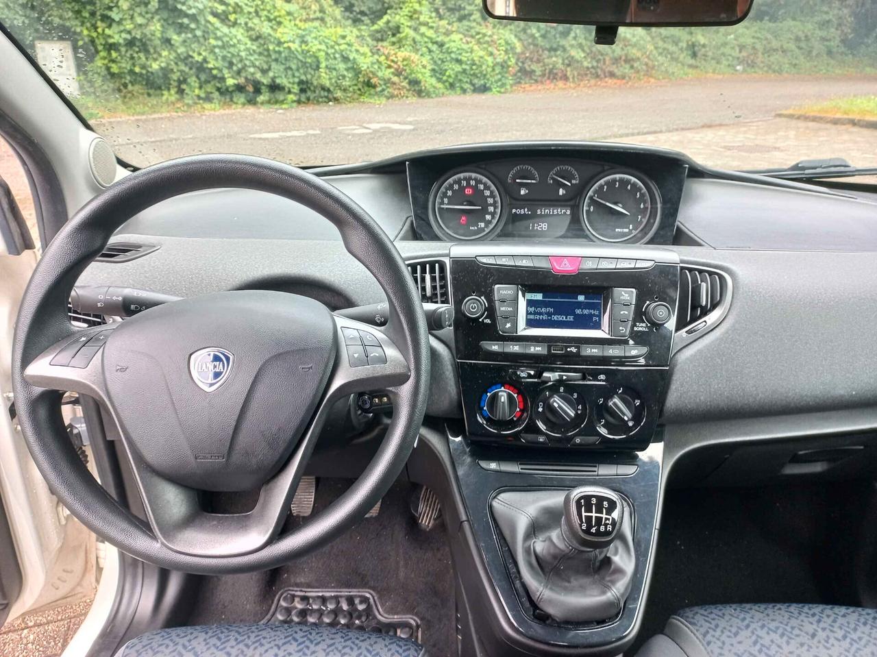 Lancia Ypsilon 1.0 FireFly 5 porte S&S Hybrid Ecochic Silver