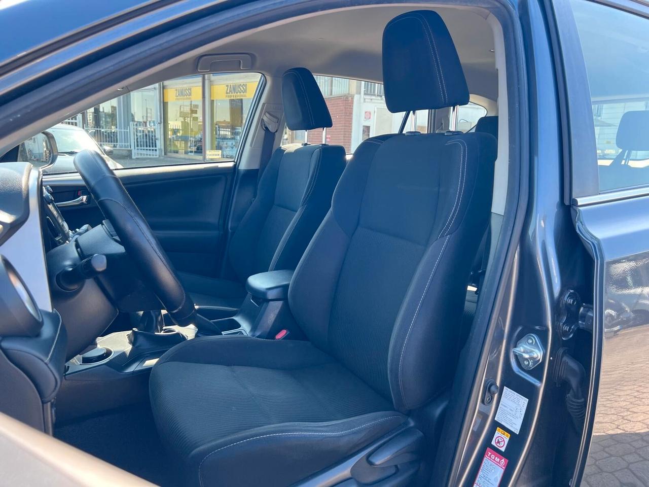 Toyota RAV 4 RAV4 2.0 D-4D 2WD Style White Ed.