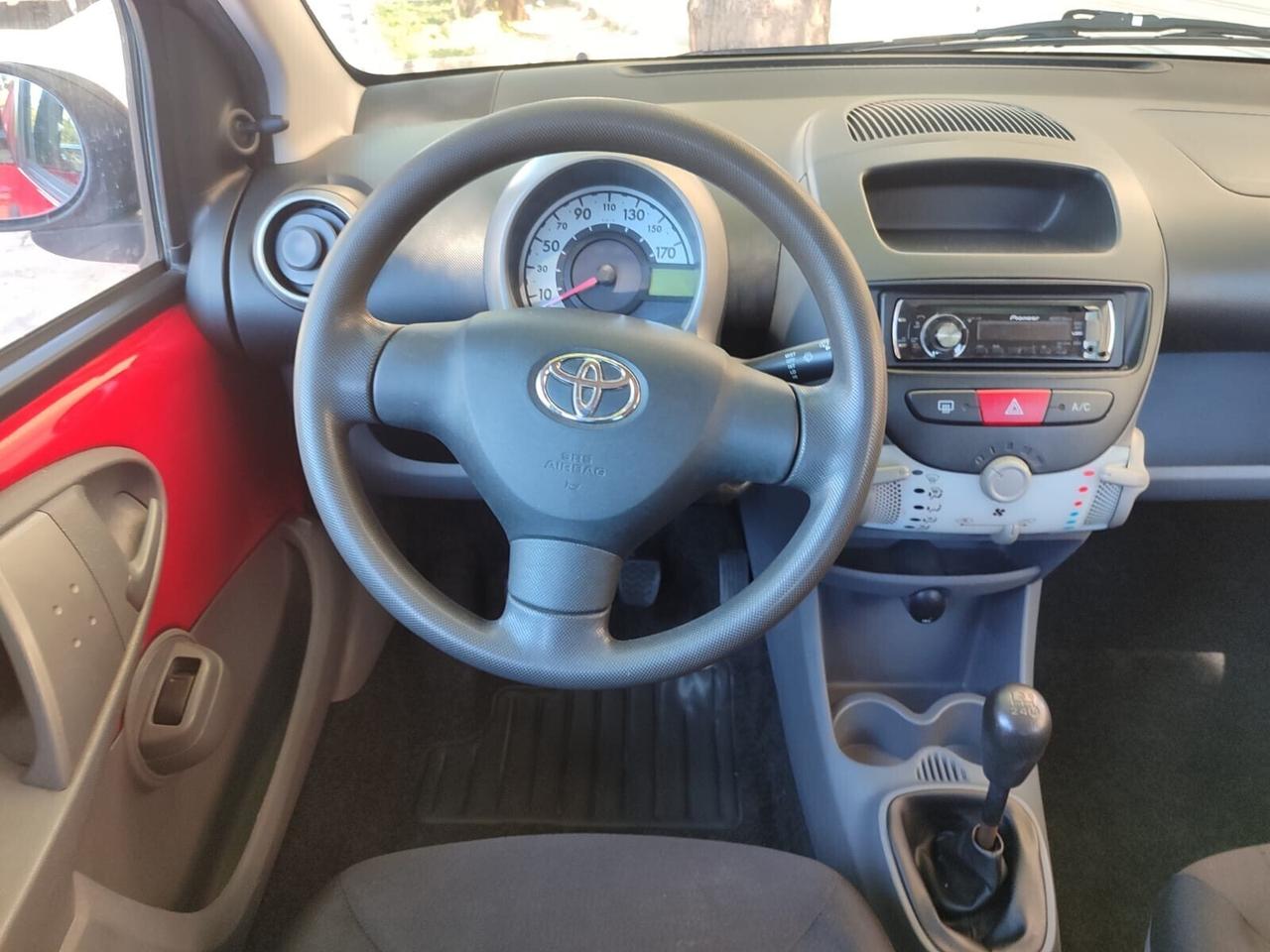 Toyota Aygo 1.0 BENZ 2010!!