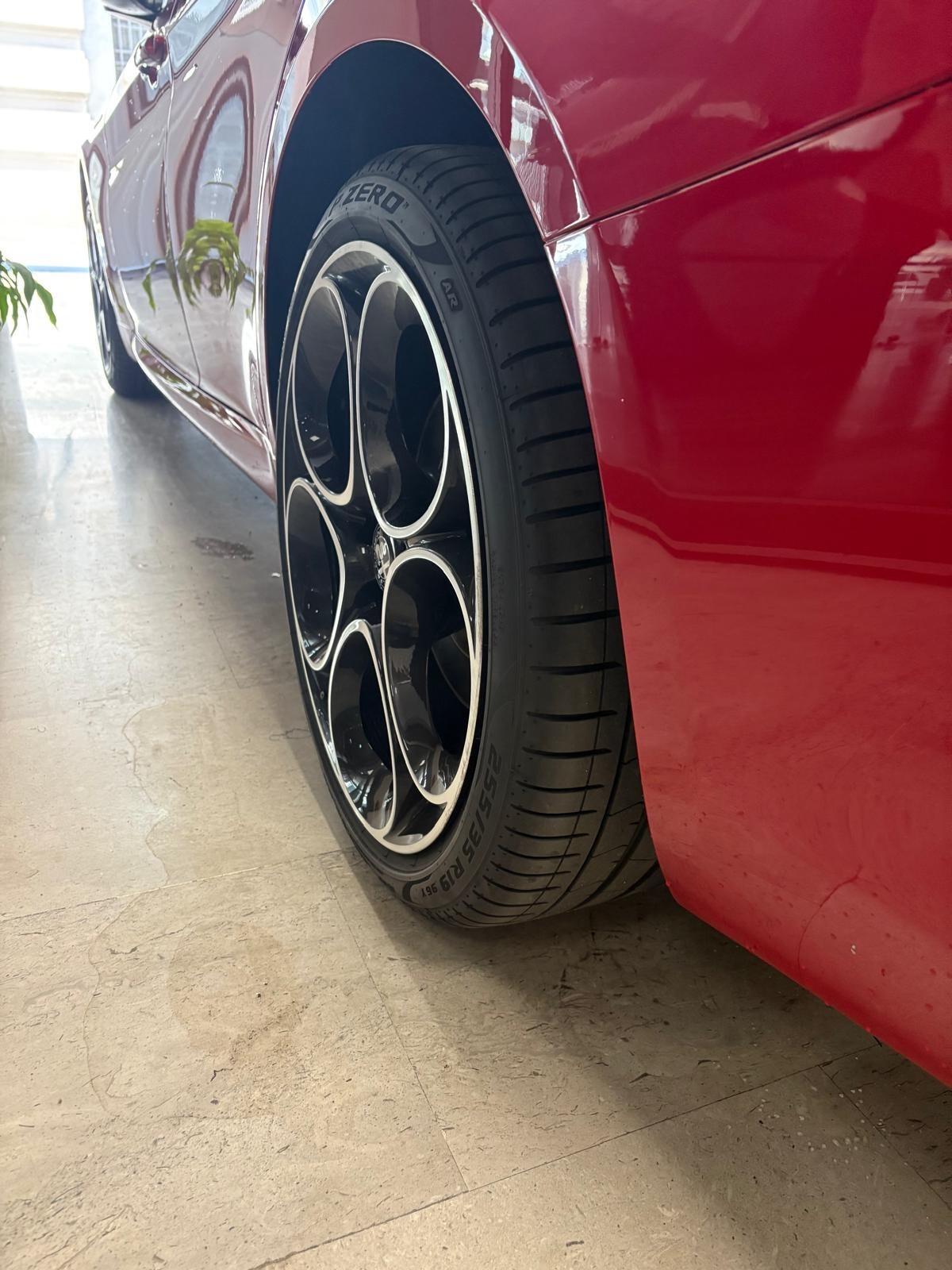Alfa Romeo Giulia 2.0 Turbo 280 CV Competizione