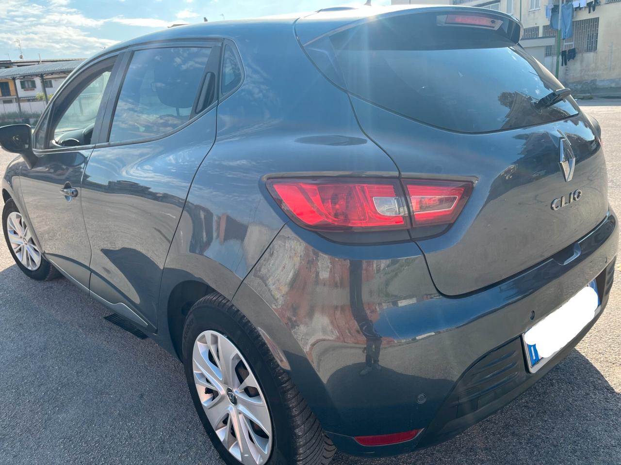 Renault Clio dCi 8V 90 CV 5 porte Moschino Intens