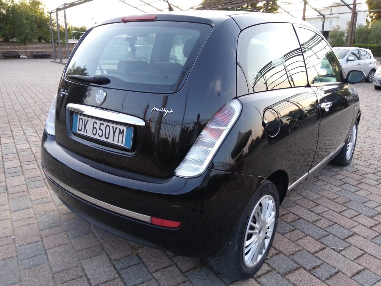 Lancia Ypsilon 1.3 MJT 75 CV Oro