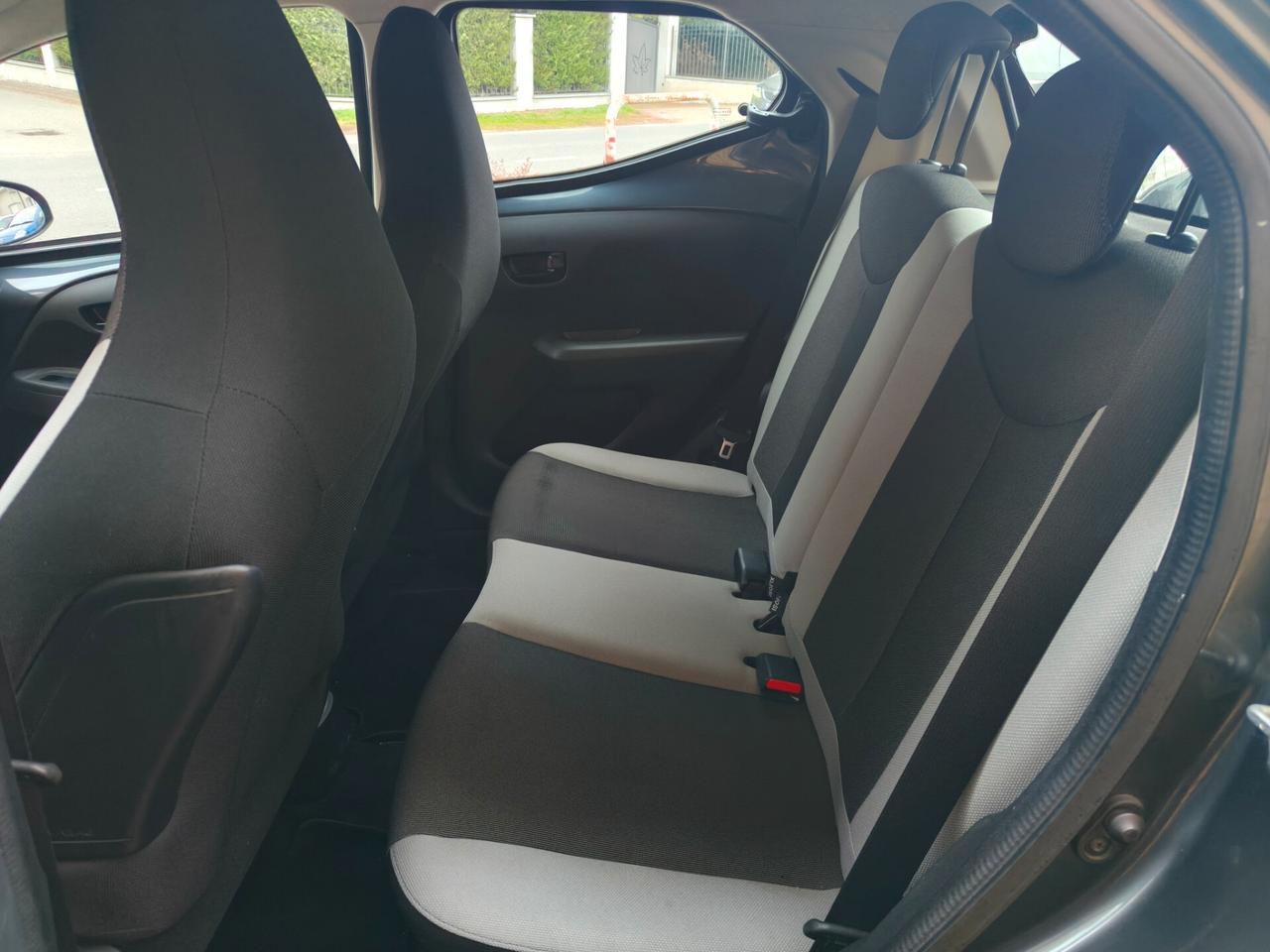 Toyota Aygo 1.0 VVT-i 69 CV 5 porte x-wave