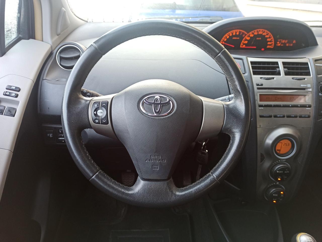 Toyota Yaris 1.0 5 porte