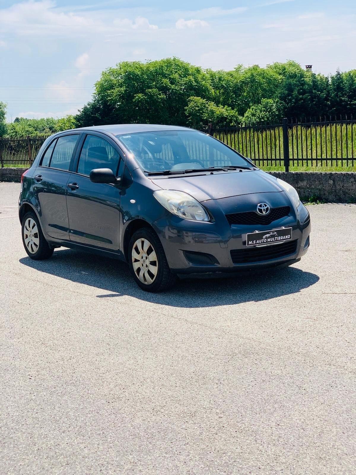 Toyota Yaris 1.0 benzina 2011 130.000km neo patentati