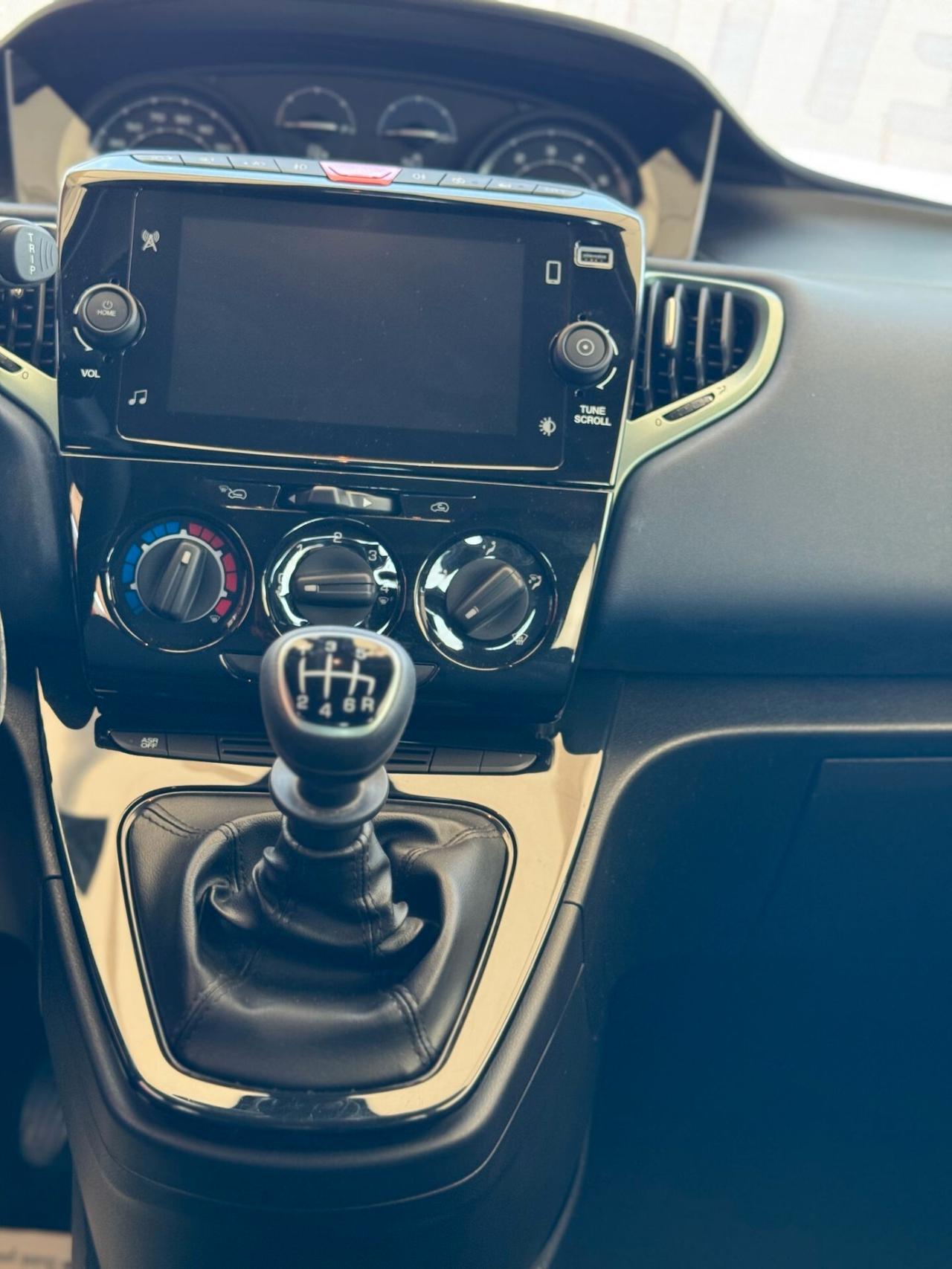 Lancia Ypsilon 1.0 FireFly 5 porte S&S Hybrid Gold Plus