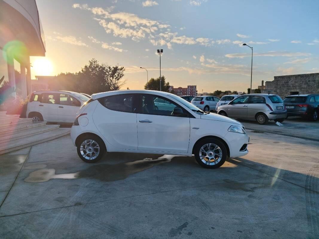 Lancia Ypsilon 1.2 Silver 69cv