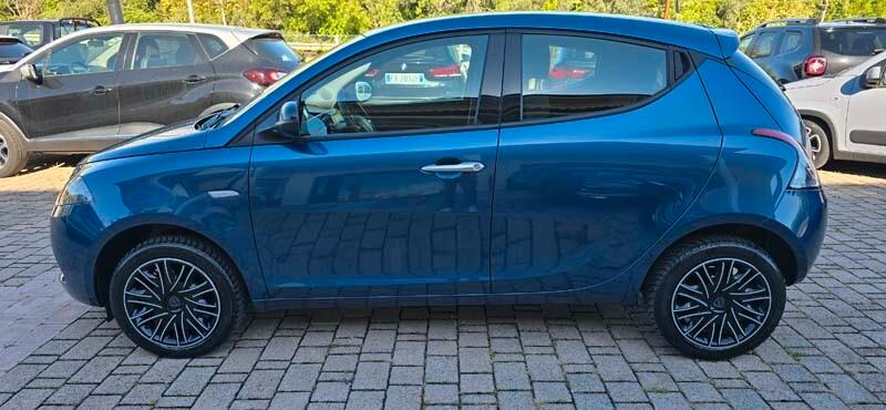 Lancia Ypsilon 1.0 70cv Hybrid GOLD