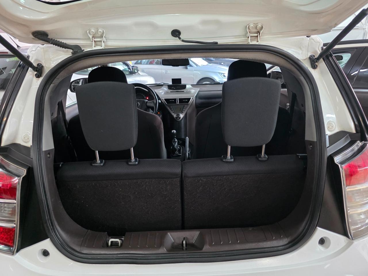 Toyota iQ 1.0 Lounge