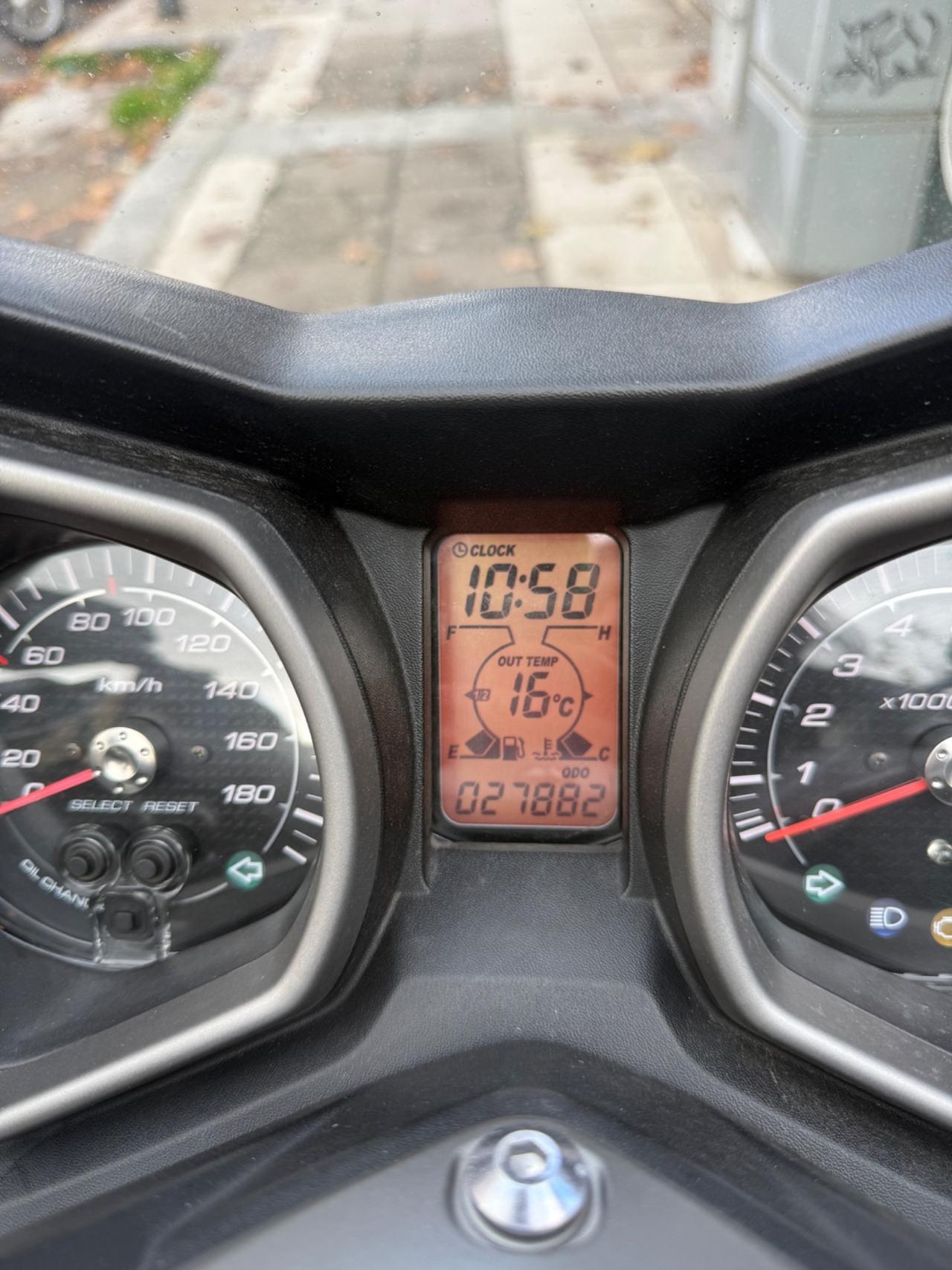 Yamaha X-Max 400 full