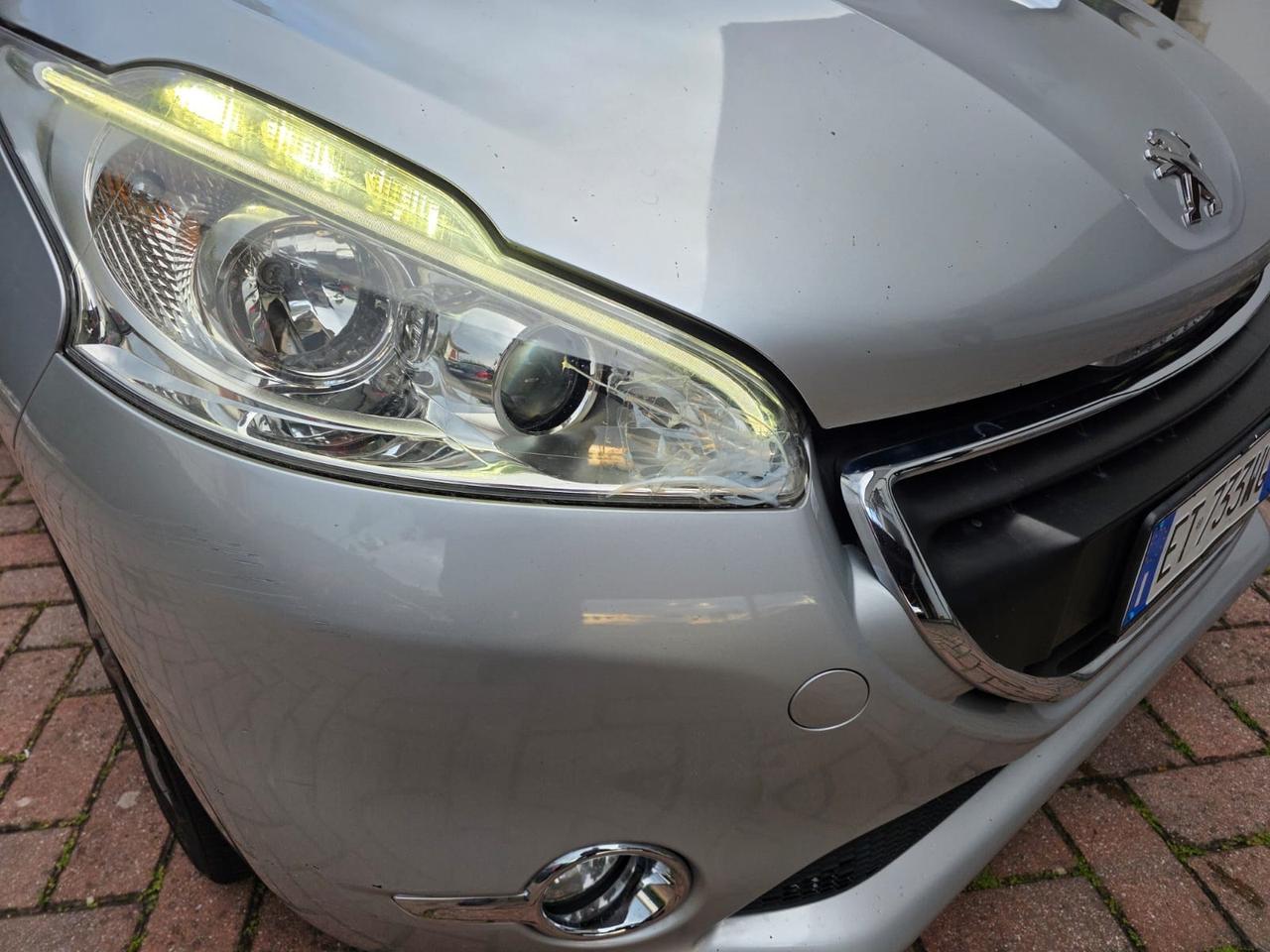 Peugeot 208 1.4 HDi 68 CV 5 porte Allure